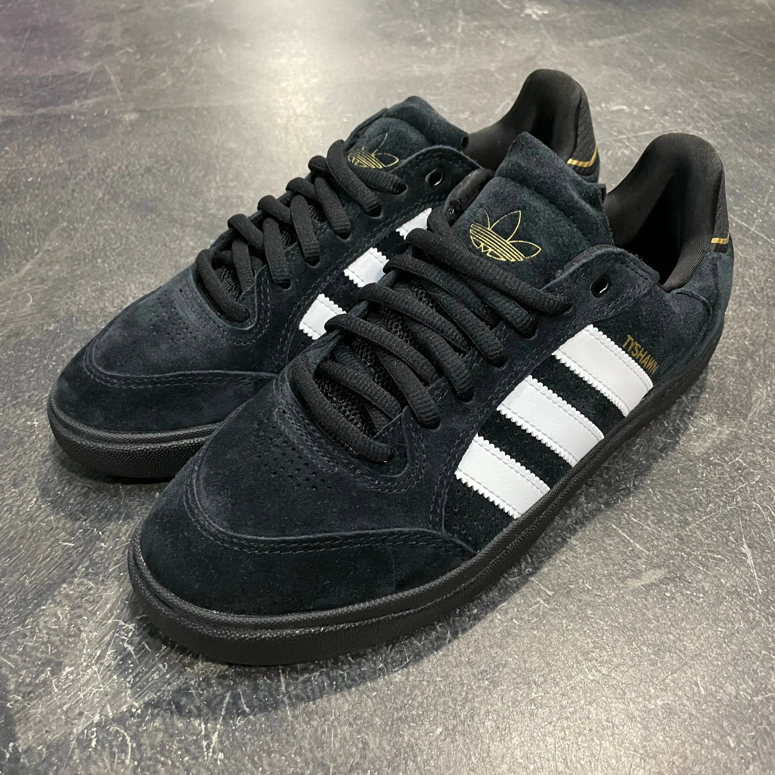 Adidas Tyshawn Low Black/White/Gold SALE